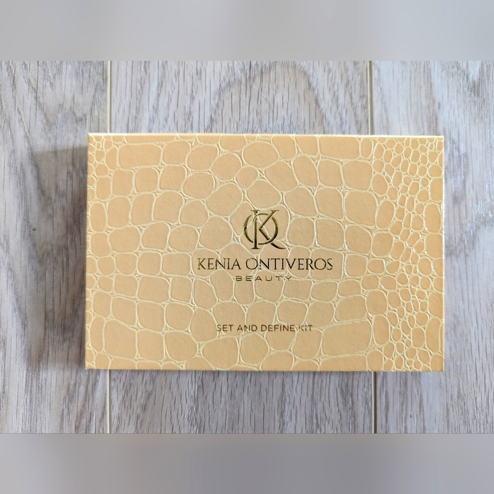 Beautiful set and define kit from Kenia Ontiveros Beauty